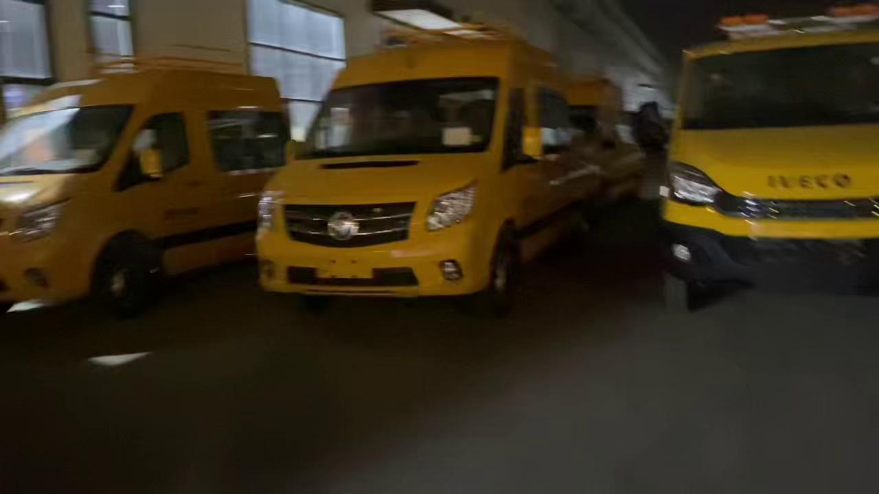 依维柯双排厢式救险车 燃气 热力 消防 水务 工程车