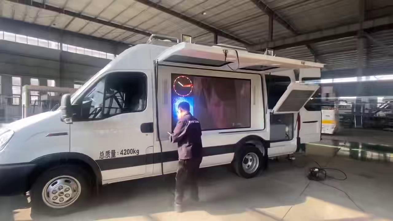 依维柯欧胜自动挡银行服务车